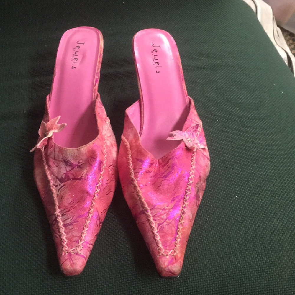 Jewels pink kitten heel slip ins.